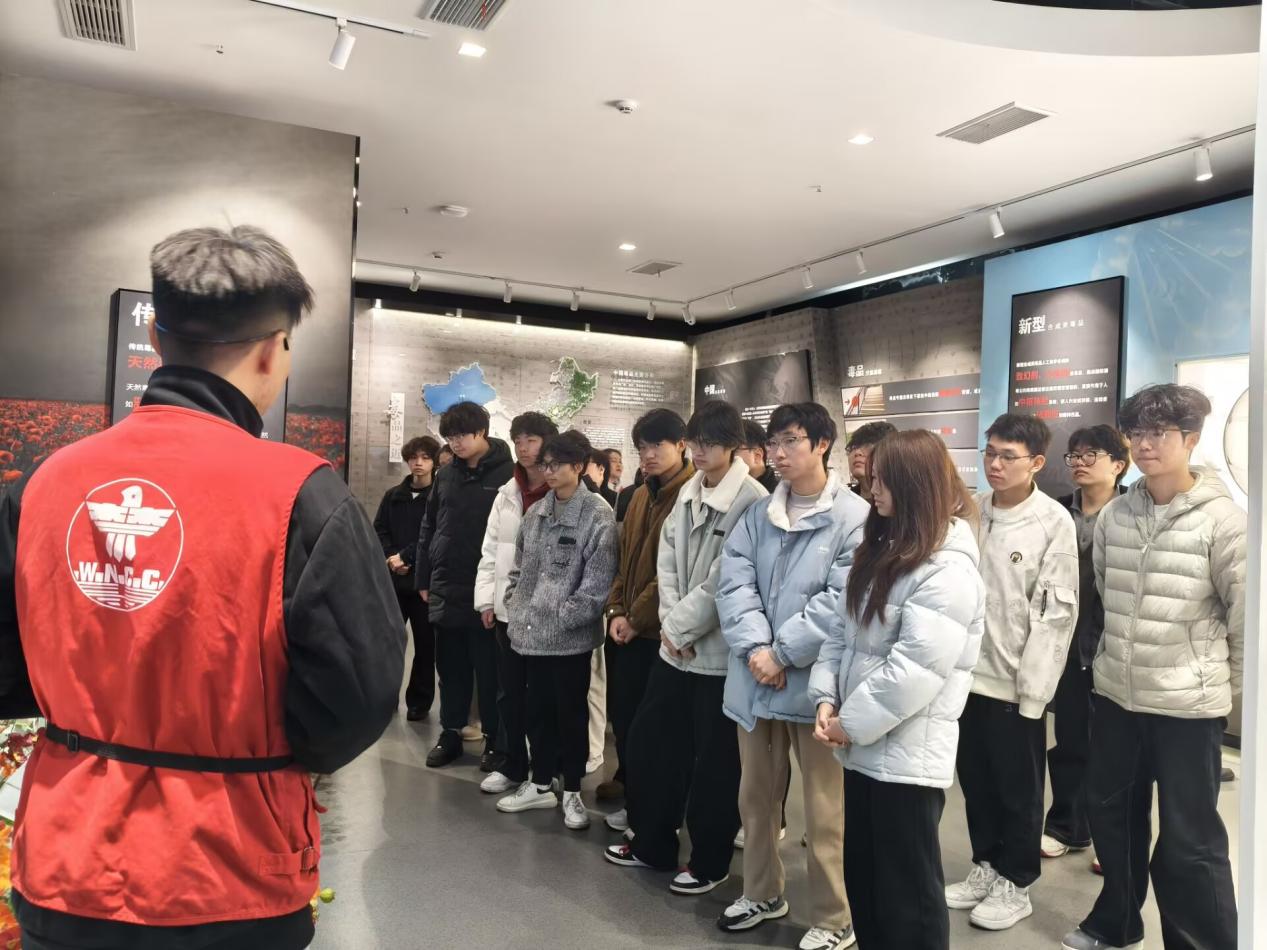 CFD2144BF38A77A9E2380A8E525ADFC5